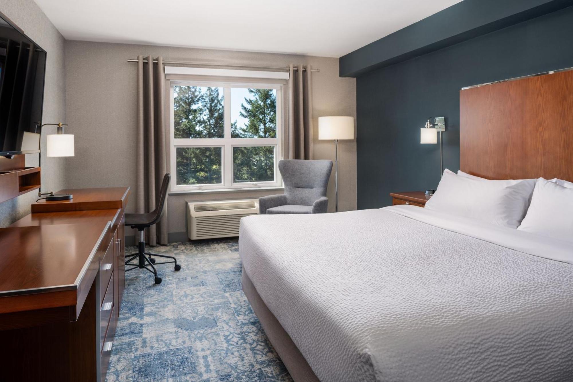 Four Points By Sheraton Victoria Gateway Langford Exterior photo